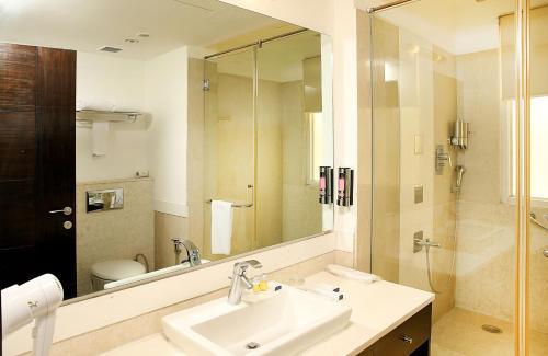 Hotel Ahuja Residency Vista Woods