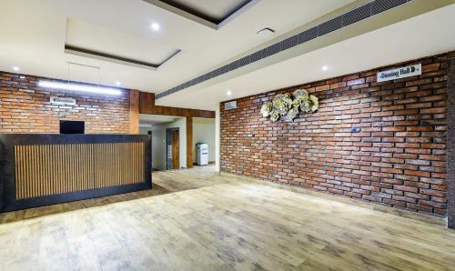 Oyo 9814 Hotel Parnil Palace 2