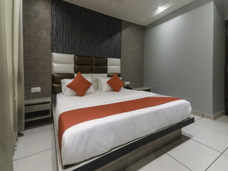 Hotel Oyo 17016 Galaxy Inn