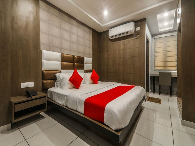 Hotel Oyo 17016 Galaxy Inn