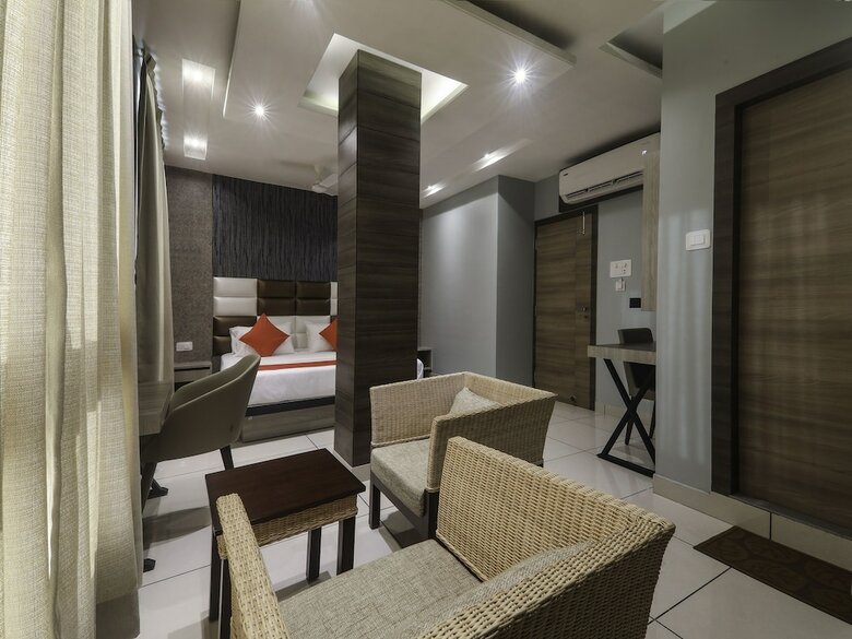 Hotel Oyo 17016 Galaxy Inn