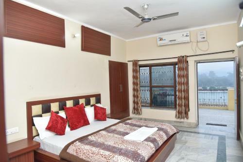 Hotel Ganga Basin