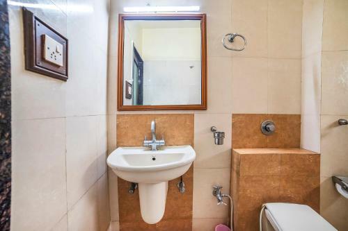 Fabhotel Santoor Tukoganj