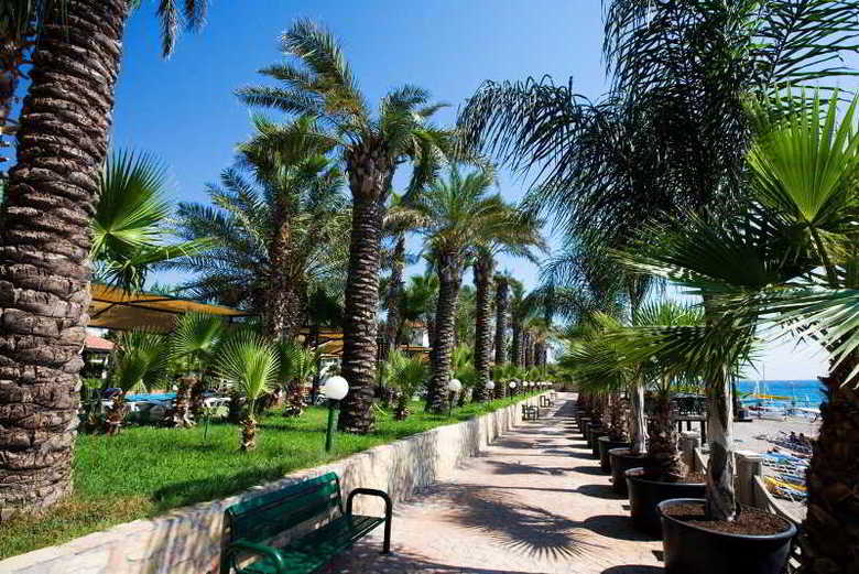 Larissa Akman Park Hotel