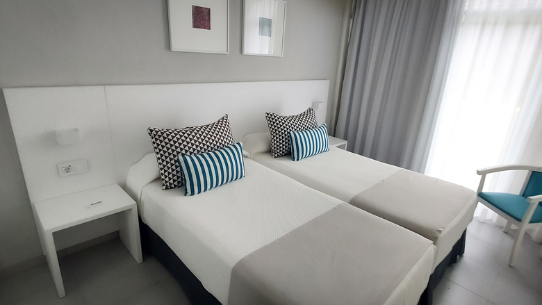Hotel Blue Sea Lagos de Cesar