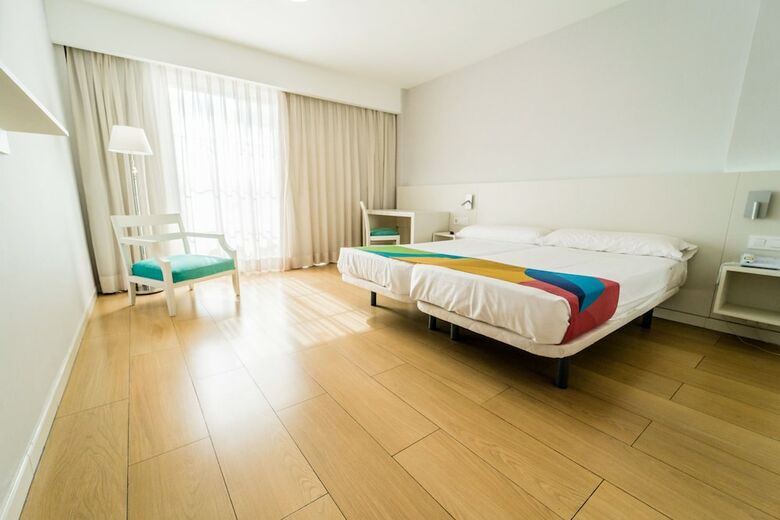 Paradise Park Fun Lifestyle Hotel