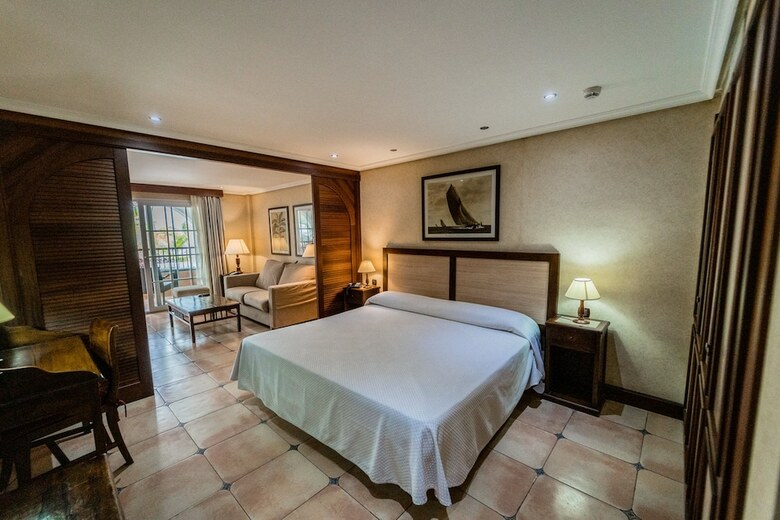 Paradise Park Fun Lifestyle Hotel