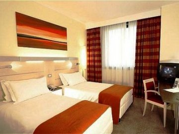 Hotel Express By Holiday Inn