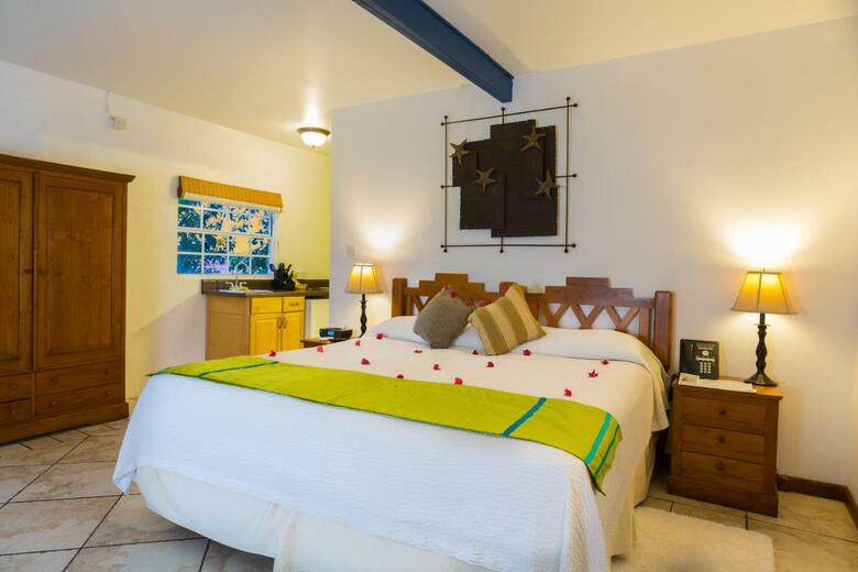Hotel True Blue Bay Resort