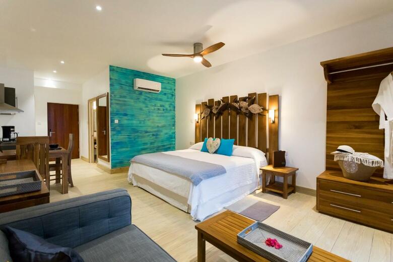 Hotel True Blue Bay Resort