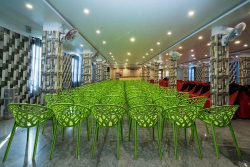 Hotel Oyo 4678 Greens Residency