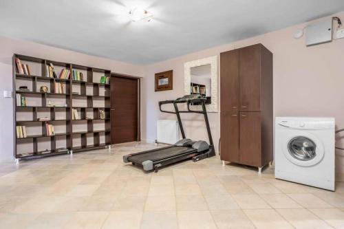 Mpochali Villa Sleeps 9 Pool Air Con Wifi