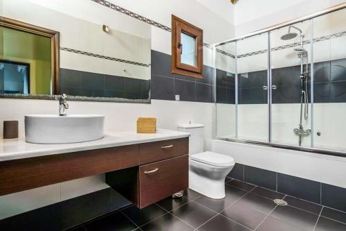 Mpochali Villa Sleeps 9 Pool Air Con Wifi