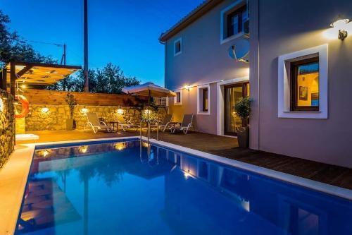 Mpochali Villa Sleeps 9 Pool Air Con Wifi