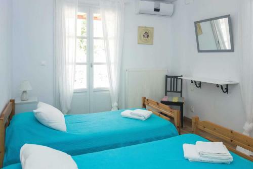 Skopelos Villa Sleeps 5 Air Con Wifi