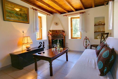 Skopelos Villa Sleeps 2 Pool Air Con Wifi