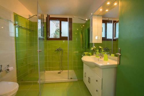 Skopelos Villa Sleeps 2 Pool Air Con Wifi