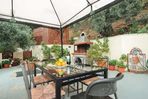 Skopelos Villa Sleeps 6 Air Con Wifi