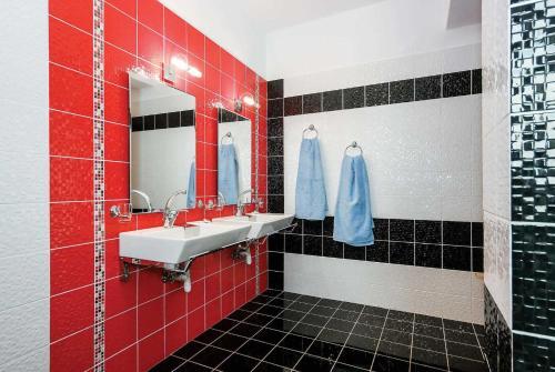 Skopelos Villa Sleeps 6 Air Con Wifi