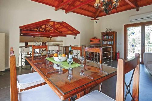 Skopelos Villa Sleeps 6 Air Con Wifi