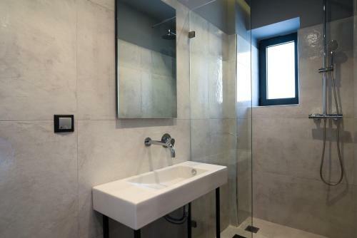 Luxury Beach Front Villa Selenia Gold In Sounio, Athens