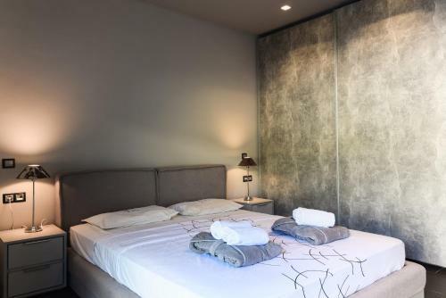 Luxury Beach Front Villa Selenia Gold In Sounio, Athens