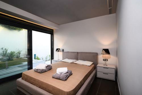 Luxury Beach Front Villa Selenia Gold In Sounio, Athens