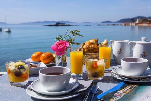 Luxury Beach Front Villa Selenia Gold In Sounio, Athens