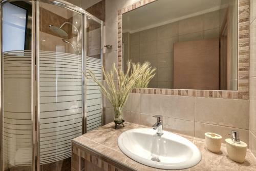 Luxurious Villa Solaris, 50 Meters From The Beach