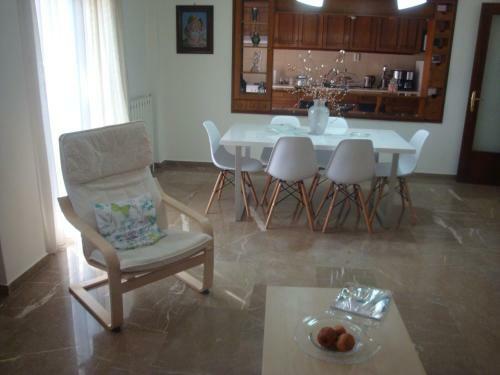 Zoes Apartment Polichni