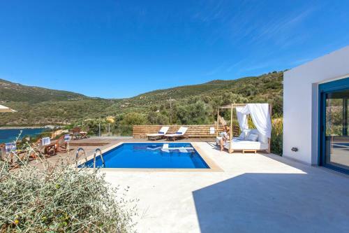 Villa Alma Lefkada- Sea Front Villa