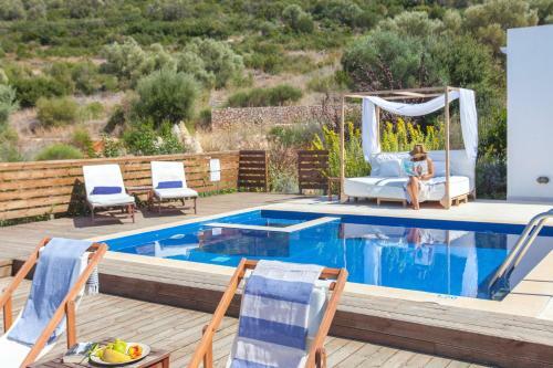 Villa Alma Lefkada- Sea Front Villa