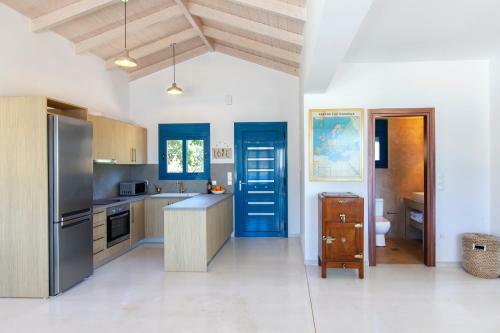 Villa Alma Lefkada- Sea Front Villa