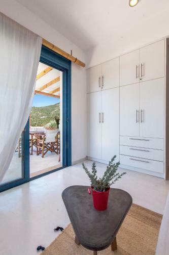 Villa Alma Lefkada- Sea Front Villa