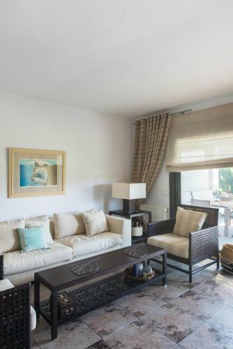 Alkioni Beach Villa