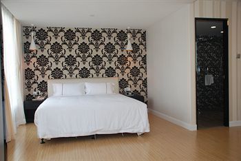 Q-city Hotel