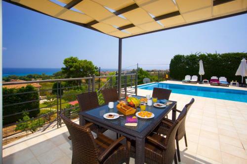 Skala Villa Sleeps 6 Pool Wifi