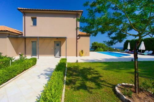 Skala Villa Sleeps 6 Pool Wifi