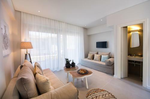 Hotel Crystal Waters