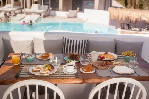 Hotel Crystal Waters