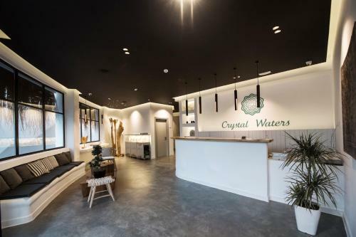 Hotel Crystal Waters