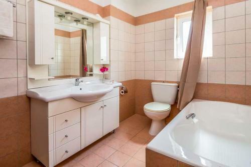 Plaka Villa Sleeps 7 Pool Air Con Wifi