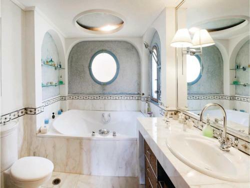 Four-bedroom Apartment In Neos Voutzas
