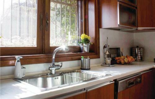 Four-bedroom Apartment In Neos Voutzas