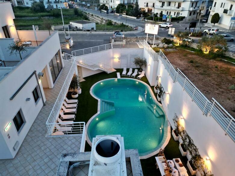 Hotel His Majesty
