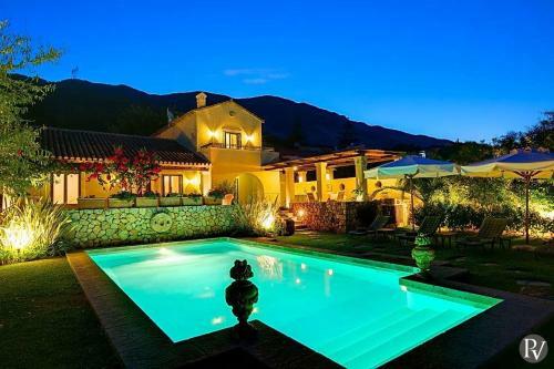 Mousata Villa Sleeps 10 Pool Air Con Wifi