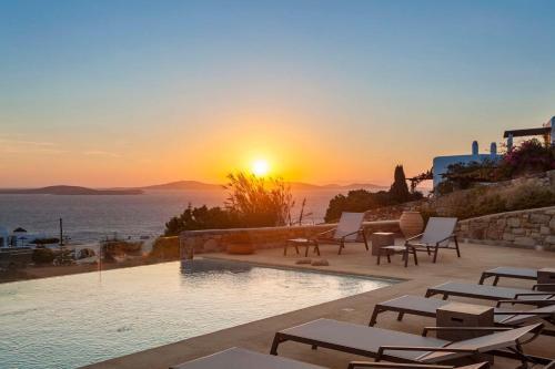 Mykonos Villa Sleeps 16 Pool Air Con