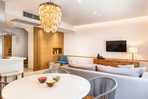 Avra Apartments Venetian Harbour