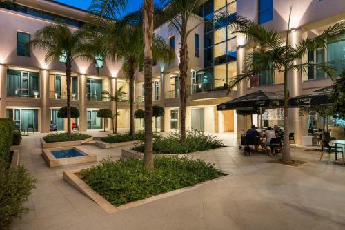 Trianon Luxury Apartments & Suites