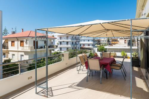 Evgenia?s Deluxe Apartment With Pool
